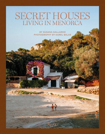 Secret Houses: Living in Menorca Hardcover by Susana Gallardo (Contributor)