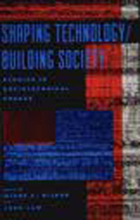 Shaping Technology / Building Society Paperback by edited by Wiebe E. Bijker and John Law
