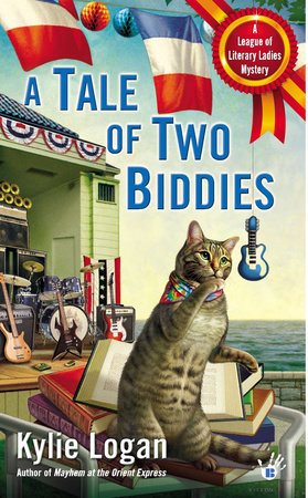 A Tale of Two Biddies Paperback by Kylie Logan