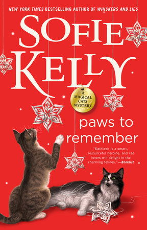 Paws to Remember Paperback by Sofie Kelly