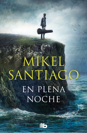 En plena noche  / In the Middle of the Night Paperback by Mikel Santiago