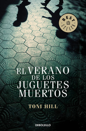 El verano de los juguetes muertos / The Summer of the Dead Toys Paperback by Toni Hill